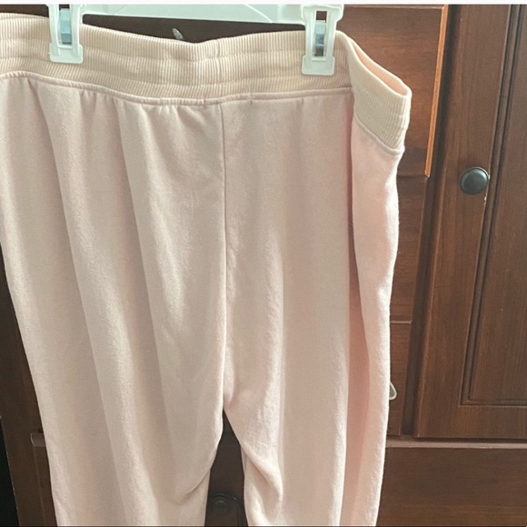 Light pink long sleeve and jogger set - Picture 6 of 8